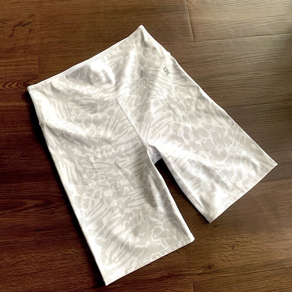 GOOD AMERICAN metallic bike short - Picture 2 of 7